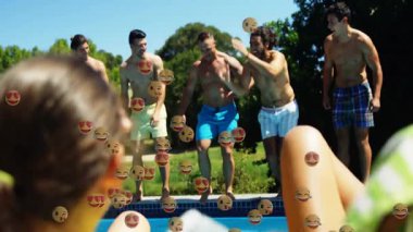 Beş kişilik bir grup işaret veriyor ve eğlenceli havuz dalışları yapıyor sıçrama dalgaları yaratıyorlar. Eğlence, eğlence, eğlence, açık hava, canlı, enerjik, arkadaşlık.