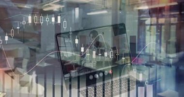 İş analisti çağrıya giriş yapıyor ve piyasa eğilimlerini gösteren animasyon finans çizelgelerini hazırlıyor. Kurumsal, analitik, dijital, finansal, profesyonel, modern, dinamik