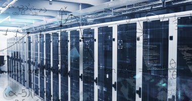 Parlayan sunucu dolapları veri merkezi koridorunda parlayan LED 'ler, yüzen denklemleri ve kabloları gösteriyor. Teknoloji, veri, ağ, altyapı, analitik, siber güvenlik, dijital