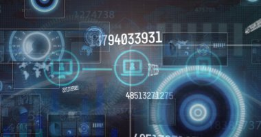 Dijital arayüzde HUD titreşimleri gösteriliyor, sayısal kimlikler, dünya haritası, dizüstü bilgisayar simgesi, kopyalama alanı. Gelecek, teknoloji, arayüz, dijital, parlayan, soyut, yenilik