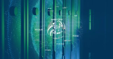 Veri halkaları ve kodlar yansıtılıyor, hologram arayüz aydınlatma sunucu odası rafları yeşil mavi parlıyor. Fütürist, teknoloji, siber, dijital, veri, analitik, bilim kurgu