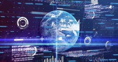 Holografik Dünya 'nın yüksek teknoloji arayüzü, HUD gereçleri ve veri panelleri ile birlikte döndüğünü gösteriyor. Futuristik, dijital, arayüz, görselleştirme, veri, animasyon, teknoloji