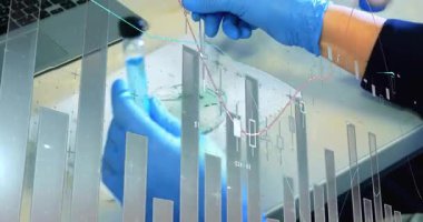 Eldivenli eller içeri giriyor, maddi eğilimleri gösterirken bir yandan da damlaları yerleştiriyor. Bilim, araştırma, yenilik, kesinlik, analitik, teknoloji, deney