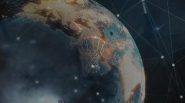 Erkek sporcu basketbolu dünya üzerinde smaç basıyor, net bir şekilde veri ağına dönüşüyor ve bağlantıyı gösteriyor. Sporcu, bağlantı, dijital, yenilik, fütürist, teknoloji, ağ