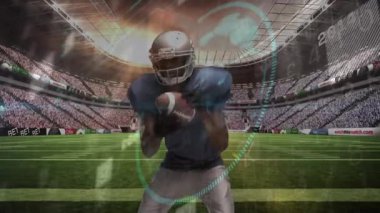 Mavi oyun kurucu pası yakalıyor, kırmızı defans hücum ederken teknolojik HUD 'yi etkinleştiriyor ve topu serbest bırakıyor. Spor, atletizm, rekabet, teknoloji, görselleştirme, aksiyon, stadyum