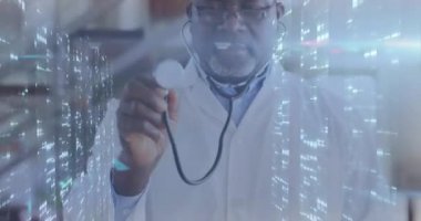 Doktor kameraya dürbünü, titreyen ve tıbbi teknolojiyi ön plana çıkaran verilerle kaldırıyor. Tıbbi, teknoloji, sağlık, yenilik, teşhis, profesyonellik, dijital