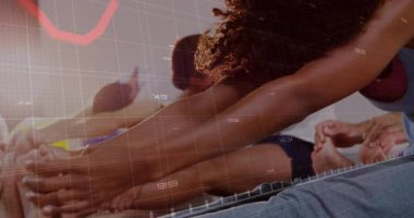 Yoga sınıfı ileri kıvrım, animasyon ızgarası ve kırmızı çizgi izleme performansını başlatıyor. Fitness, farkındalık, sağlık, sağlık, veri görselleştirme, dinamik, modern