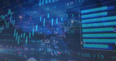 Bulanık şehir, şamdanları kaplayan verileri gösteriyor. Ticari verileri görselleştiren tuşlar çeviriyor. Finans, veri görselleştirme, teknoloji, analitik, dijital arayüz, yatırım, kentsel