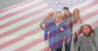 Amerikan tarihi eğitimi bayrak değiştiren çocukları gösteriyor. Koşuyor, sonra aile yeniden gruplandırılıyor. Vatanseverlik, miras, nesiller arası birlik, kutlama, sükunet, açık hava