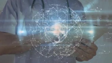 Tableti tıklatmadan önce üç boyutlu ağ küresiyle klinikteki pano notlarını analiz eden doktor. Tıbbi, teknoloji, yenilik, dijital, sağlık, analiz, holografik