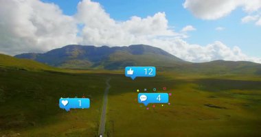 Boş yorum baloncukları açılıyor, sosyal ölçümleri gösteren simgeler vadide sürükleniyor. Peyzaj, katılım, dijital, dingin, açık hava, animasyon, ölçüler