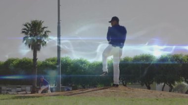 Atıcı bacak kaldırıyor ve spor analizlerini gösteren kıvrımlı animasyonla ses perdesini açıyor. Atletik, rekabet, aksiyon, açık hava, enerjik, dinamik, spor