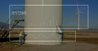 Saha teknisyeni cep telefonunu arıyor ve türbini animasyon verileriyle incelerken tableti izliyor. Enerji, teknoloji, sanayi, analitik, otomasyon, dijital, mühendislik