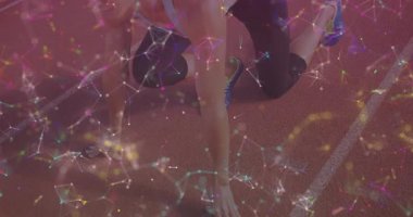 Dişi sporcu sinyale tepki veriyor ve iz sürme hızını takip ediyor. Dinamik, performans, eğitim, hareket, uygunluk, kararlılık, rekabet