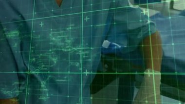 Eldivenli el aktifleştirme ızgarası kaplaması, kadın hemşire ameliyata hazırlanırken yüzünü gösteriyor. Tıbbi, teknoloji, fütüristik, klinik, yenilik, sağlık hizmeti, kısır