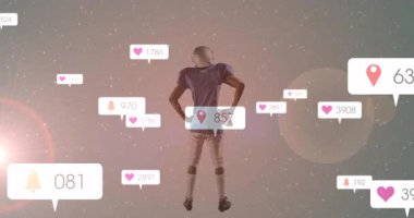 Futbolcu izlemek, spor teknolojisindeki bildirim simgeleriyle futbolu yükseltmek anlamına gelir. Sporcu, dijital, kutlama, başarı, teknoloji, performans, başarı