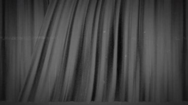 Ağır kıvrımlı perdeleri aralamak stilize edilmiş FIN yazıları sahnede soluyor, tahıllarla, çiziklerle. Tiyatro, klasik, sinematik, dram, görsel efektler, monokrom, nostalji