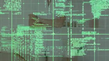 Kadın profesyonel doktor muayenehanesinde, parşömen parşömeninde kendine güvenen bir gülümseme var. Teknoloji, siber güvenlik, yenilik, analiz, fütüristik, veri, profesyonel