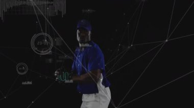 Analizler için veri örtülerinin ortasında beyzbolu serbest bırakarak atış için kayan ve sarmalayan atıcılar. Sporcu, spor, dijital, teknoloji, performans, eğitim, analitik