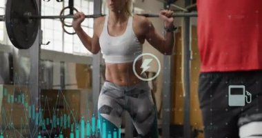 Dişi sporcu, partnerinin baskısı, spor ikonları ve deniz mavisi grafiği ile çömeliyor. Sporcu, güç, motivasyon, kararlılık, esneklik, antrenman, halter