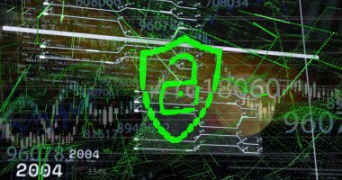 Yeşil kalkan, kilitlenmemiş asma kilit, devre izleri ve borsa grafikleri gösteriliyor. Siber güvenlik, dijital, teknoloji, yenilik, koruma, analitik, finans