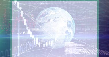 Satır grafikleri, şamdan çubukları ve kodlarla finans panelinin üzerinde süzülen 3 boyutlu küreyi göstermek. Teknoloji, finans, veri görselleştirme, sanal arayüz, dijital, analitik, yenilik