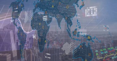 Uyarı simgeleriyle birlikte dijital dünya haritası yansıtma çizelgelerini üst üste koyuyor. Kentsel, teknoloji, fütüristik, veri görselleştirme, finans, bağlantı, modern