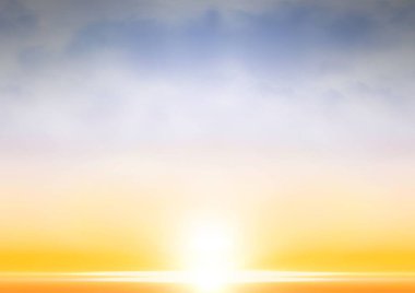 Parlayan güneş, yansıtıcı su yüzeyinde düz dizaynla, dağınık bulutlarla yükseliyor. Gündoğumu, dinginlik, sükunet, manzara, doğa, huzur, manzara