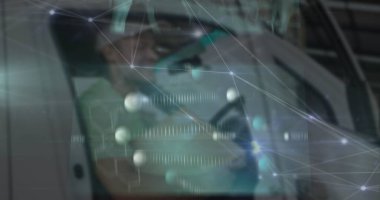 Solunum cihazı takan bir teknisyen laboratuarda ağ kaplamalı çerçeveye yaslanıyor, kopyalama alanı var. Teknisyen, tanı, fütüristik, endüstriyel, teknoloji, mühendislik, yenilik