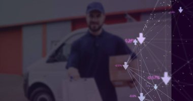 Üniformalı teslimat şoförü, dijital kaplamalı beyaz minibüsün önünde bekliyor. Lojistik, kurye, ulaşım, teknoloji, verimlilik, kentsel, modern