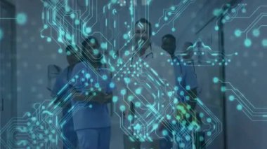 Parlak devre örtüsü hareketli tıbbi ekibin yürüdüğünü gösteren darbe düğümleri birliği vurguluyor. Teknoloji, yenilik, işbirliği, sağlık, profesyonellik, dijital, modern