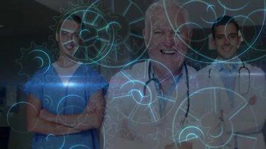 Hastane koridorunda tıbbi ekip, sönen teçhizat dönüşümlü ışık patlaması gösteriyor. Sağlık, işbirliği, yenilik, profesyonellik, teknoloji, hastane, takım çalışması