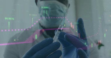 Klinisyen şırınga pompası çekiyor. Animasyon çizelgeleri enjekte etmek için sıvı alıyor. Tıbbi, profesyonel, klinik, sağlık, bilimsel, analitik, hassas