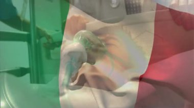 Çocuk hastane yatağında yatıyor, doktor regülatör vanasını açıyor, maske takıyor, nefes almasını destekliyor. Tıbbi, sağlık, solunum, terapi, klinik, hasta, hastane