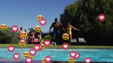 Koşan ve havuza atlayan çift, canlı yayın için yükselen kalp emojileri gibi. Tatil, eğlence, kutlama, açık hava, yaz, arkadaşlık, coşku