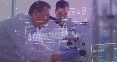 Bilimadamları mikroskop odak noktasını 1 saniye sonra ayarlıyorlar, laboratuvar verilerini güncelleyen dijital paneller ortaya çıkıyor. Araştırma, yenilik, teknoloji, işbirliği, kesinlik, veri, modern