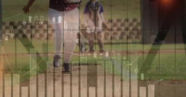 Atıcının ağırlığı finans tablosu altında softball 'a kayıyor, defans torbası dışarıda. Atletizm, spor, rekabet, takım çalışması, açık hava, motivasyon, strateji