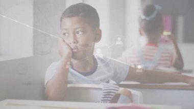 Sınıf arkadaşları sıralarda dinlenirken, sınıf boyunca ağ örülüyor. Öğrenci, bağlantı, eğitim, işbirliği, dijital, sınıf, ağ