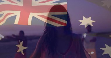 Flag, nabzı atan bir kadının kıvılcımlar saçarak insanların olay pazarlaması için kavis çizdiğini gösteriyor. Kutlama, yoldaşlık, alacakaranlık, ışıltı, birlik, neşe, eğlence