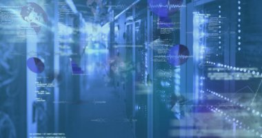 Veri merkezindeki sunucu raflarının, LED ışıklarının ve veri örtülerinin yer aldığı merkez koridoru vurgulamak. Teknoloji, veri, siber güvenlik, dijital, fütüristik, yenilik, altyapı