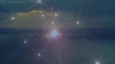 Güneş iç kısımlara doğru sürüklenip kıvılcımlar oluşturup dağıldıkça ağ titreşimi ve yeniden şekilleniyor. Soyut, dijital, fütüristik, minimalist, bağlantı, yenilik, teknoloji