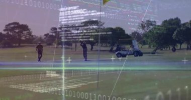 Hizalama kontrol ediliyor, iki golfçü yeşil animasyon üzerine vuruş yapıyor finans grafikleri görselleştiriyor. Golf, spor, teknoloji, veri görselleştirme, açık hava, takım çalışması, analiz