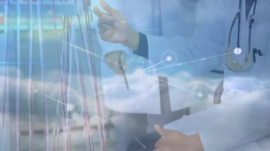 Tıbbi araştırmacılar bağlantıları analiz ederken stilus tetikleyicili ağ kaplaması kullanarak test tüplerini tıklatıyorlar. Bilim, yenilik, keşif, işbirliği, deney, biyoteknoloji, analitik