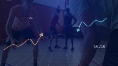 Dribbler topu alan kazanmak için topa vuruyor, grafikler, oklar, defans oyuncuları dengesini kaybediyor. Atletik, rekabet, çeviklik, hareket, eğitim, performans, takım çalışması