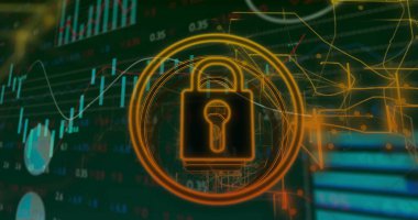 Parlayan asma kilit simgesi, şamdan çizelgeleriyle ekranda eşmerkezli halkalar içinde dönüyor. Güvenlik, şifreleme, dijital, teknoloji, finans, koruma, veri