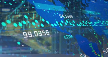 Şehir caddesinde turkuaz saatler, ok göstergeleri ve haritayla gösterilen gösterge paneli. Teknoloji, analitik, veri görselleştirme, finansal, dijital, fütüristik, arayüz