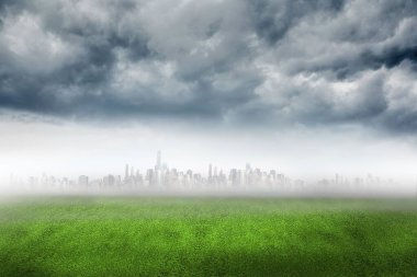 Düz vektör sanatı yeşil çimlerin sise dönüşmesini ve şehrin ufuk çizgisinin fırtına bulutları altında kaybolmasını gösteriyor. Peyzaj, kentsel, karamsar, atmosfer, manzara, doğa, panoramik