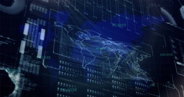 Holografik dünya haritası kontrol odasındaki ızgarada süzülen sayısal veri okumalarıyla örtüşüyor. Teknoloji, görselleştirme, fütüristik, analitik, dijital, veri, arayüz