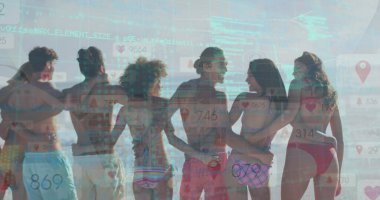 Sahilde mayo giyen altı arkadaştan oluşan bir grup. Okyanusa bakan, dijital kaplamalı. Eğlence, rahatlama, rahatlama, bağlantı, yaz, açık hava, teknoloji.