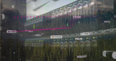 Akımlı sunucu rafı veri merkezinde LED ışıkları gösteriyor, finansal verileri çam ağaçlarıyla harmanlıyor. Teknoloji, veri görselleştirme, dijital, fütüristik, girişim, yenilik, analitik